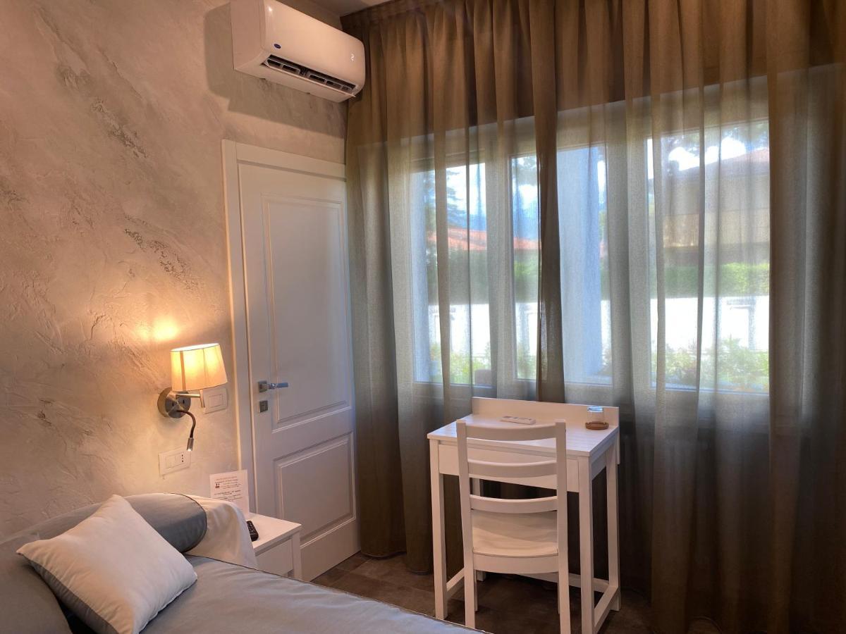 Villa D Erna มารินา ดิ เปียตราซันตา ภายนอก รูปภาพ